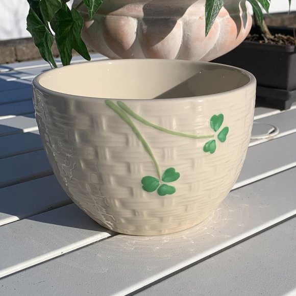 Ceramic Clover Weave Bowl - Picture 3 of 10